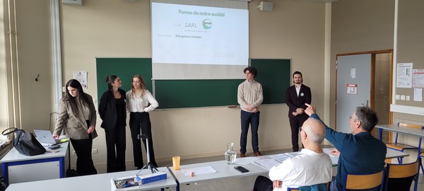 JurySAE soutenance création d'entreprise innovante en 2050 lors d'une situation évalué dans le cadre du démarche RSE à l'IUT de Valence