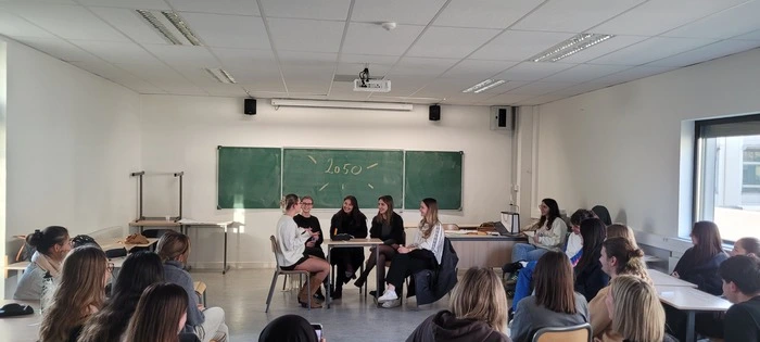 photo mettant en avant un atelier d'improvisation pour la saé créa 2050 aux BUT TC2 IUT valence