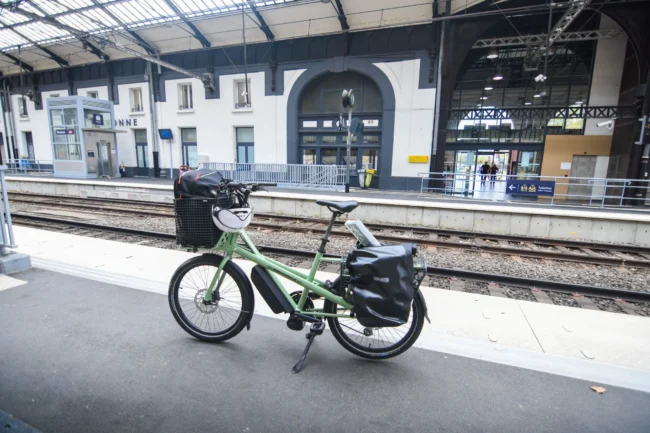 velo-gare photo d'un velo au quai d'une gare